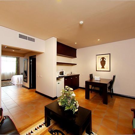 Blue Pearl Hotel & Apartments Dar es Salaam Buitenkant foto