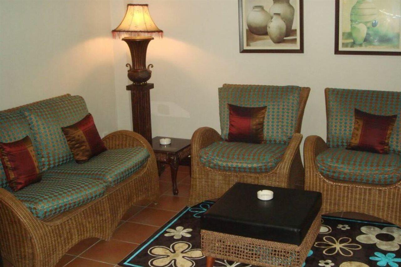 Blue Pearl Hotel & Apartments Dar es Salaam Buitenkant foto