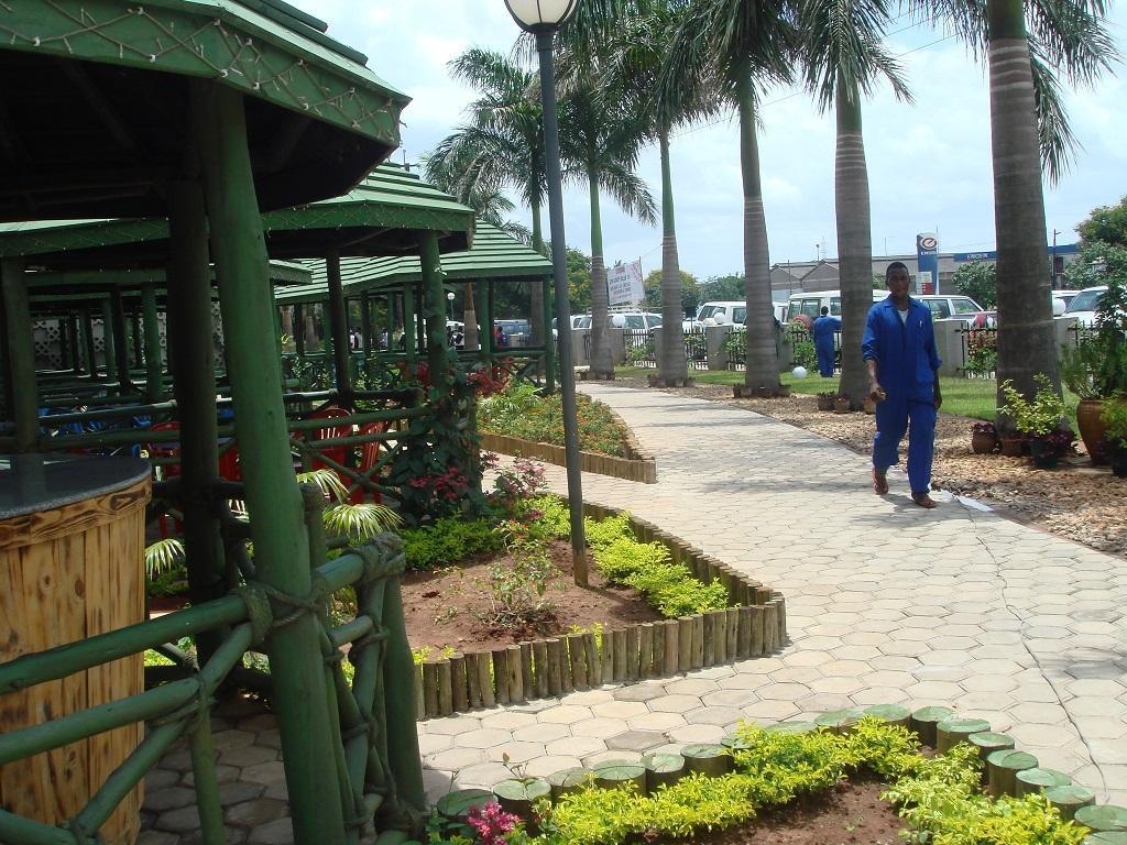 Blue Pearl Hotel & Apartments Dar es Salaam Buitenkant foto