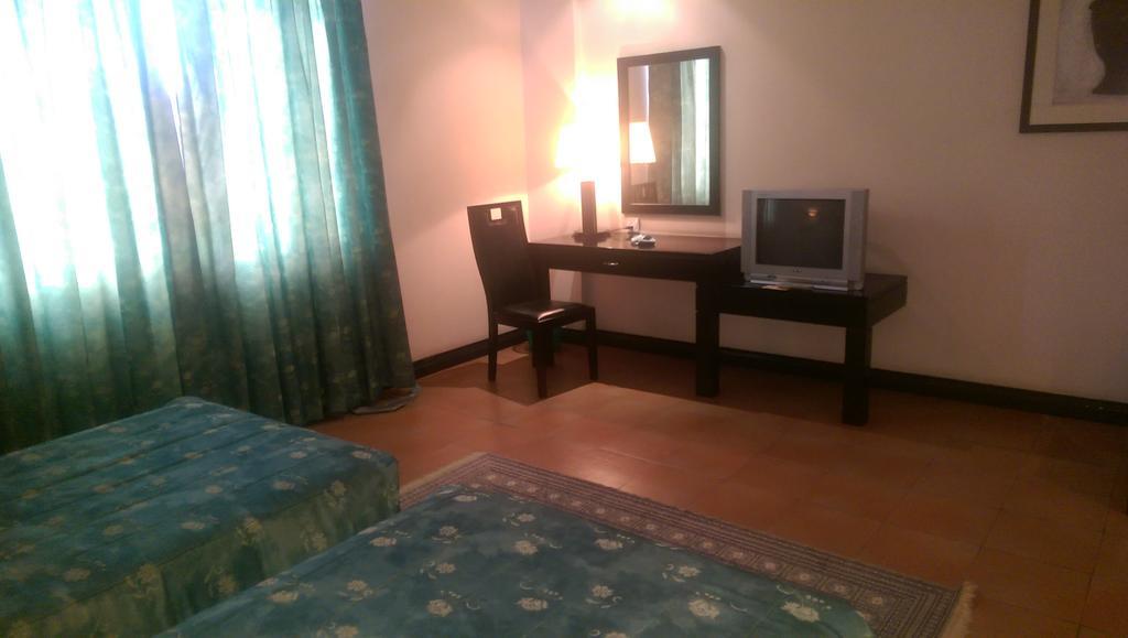 Blue Pearl Hotel & Apartments Dar es Salaam Buitenkant foto