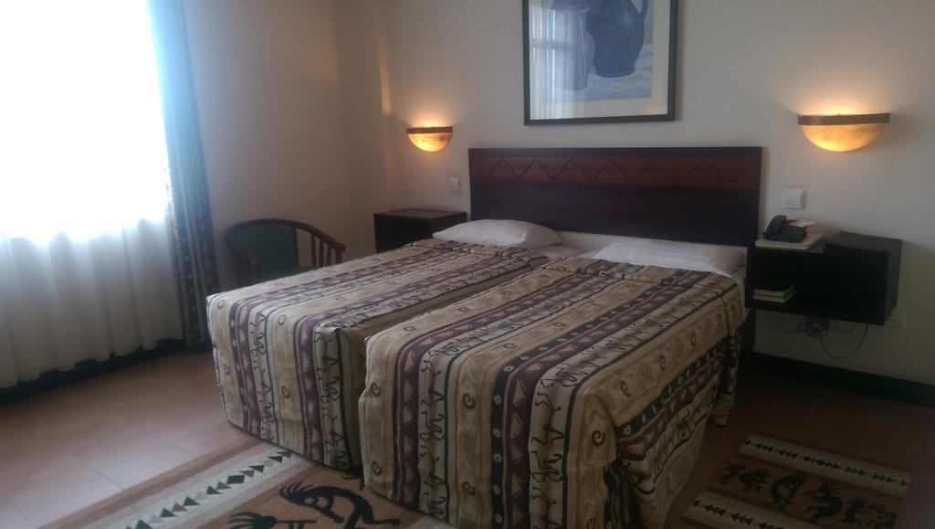 Blue Pearl Hotel & Apartments Dar es Salaam Buitenkant foto