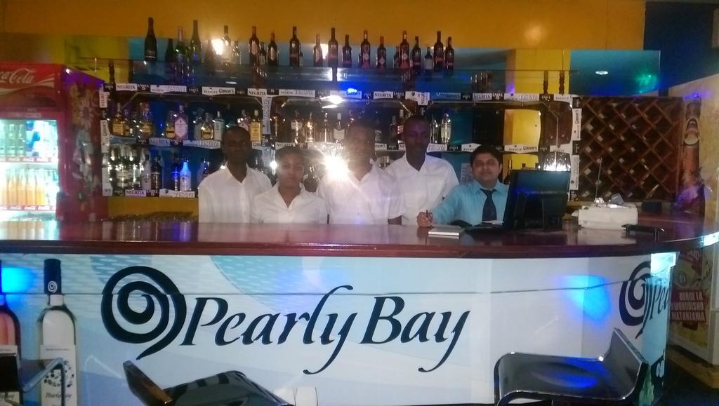 Blue Pearl Hotel & Apartments Dar es Salaam Buitenkant foto