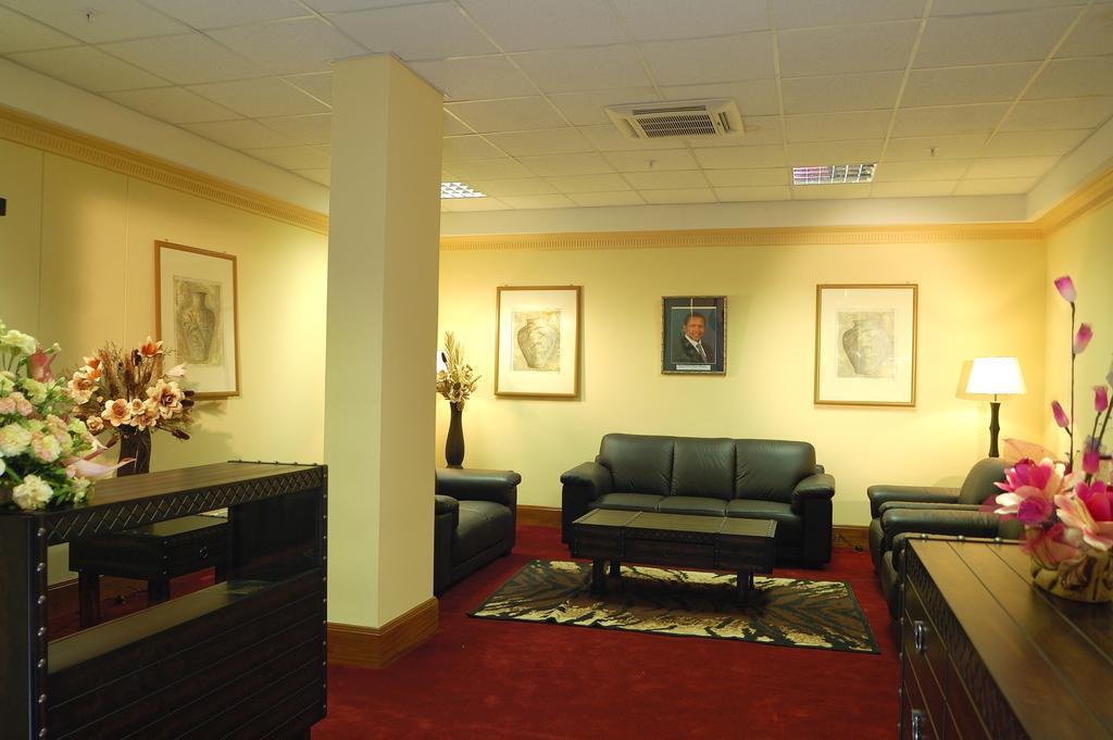 Blue Pearl Hotel & Apartments Dar es Salaam Buitenkant foto