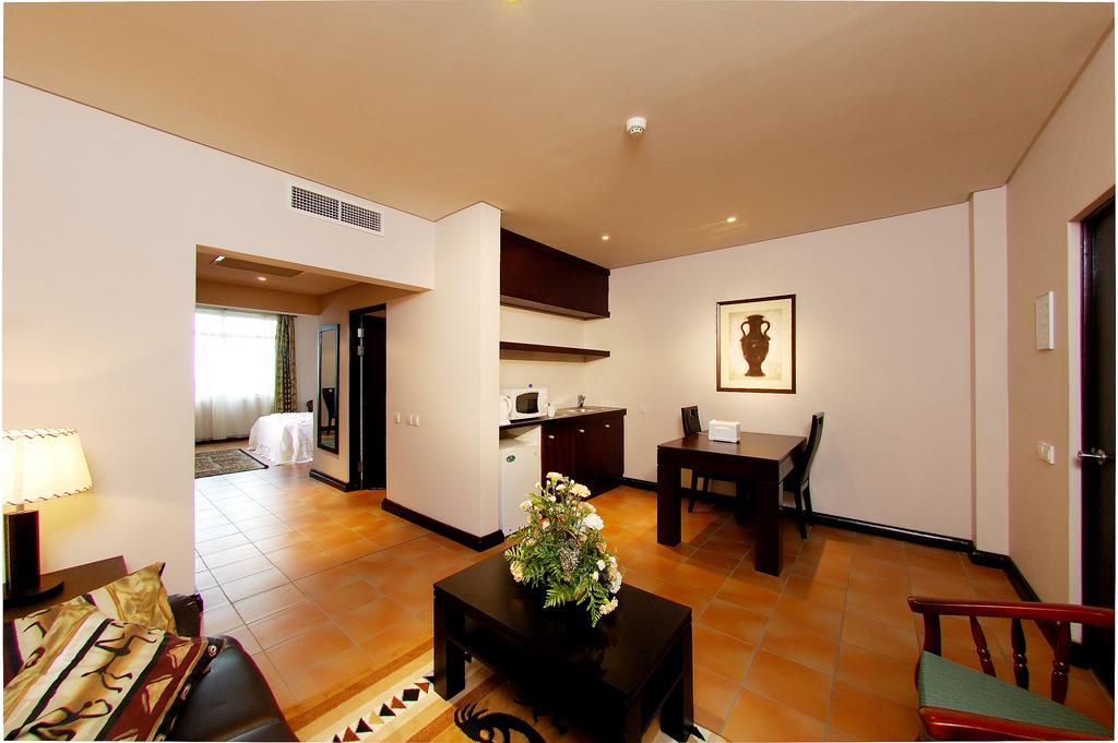 Blue Pearl Hotel & Apartments Dar es Salaam Buitenkant foto