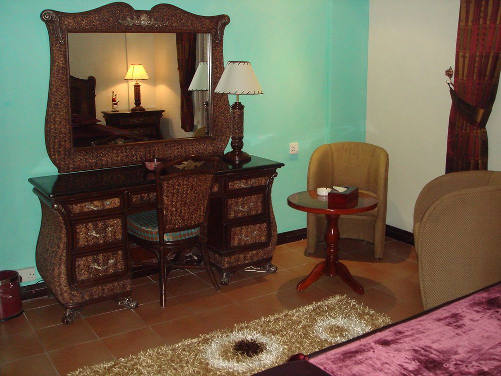 Blue Pearl Hotel & Apartments Dar es Salaam Buitenkant foto
